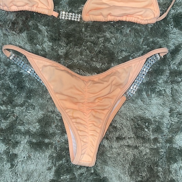 Bikini - Picture 5 of 6